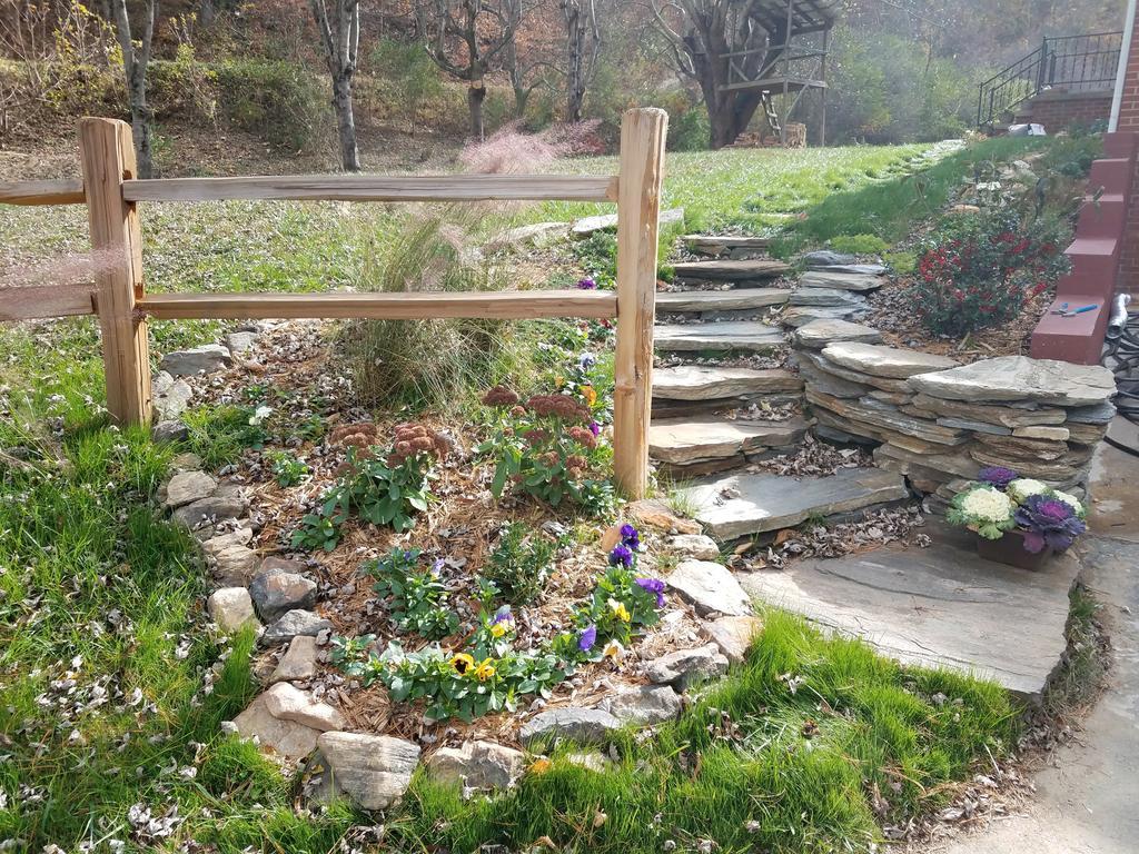 The Ashe Farm Bed & Breakfast Marshall Exterior photo