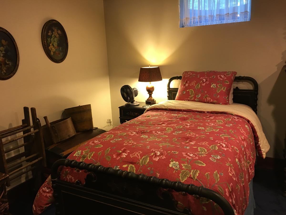 The Ashe Farm Bed & Breakfast Marshall Exterior photo