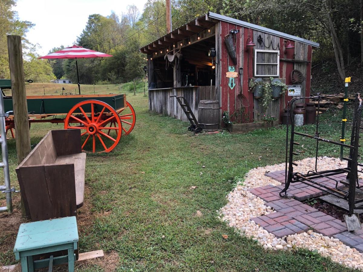 The Ashe Farm Bed & Breakfast Marshall Exterior photo